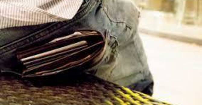 Is your Wallet or Purse causing back problems image